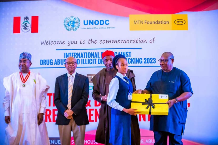 Student receiving award at MTN ASAP event